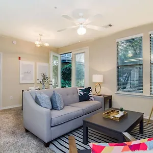  Apartment Heart Of Downtown Memphis! Sleeps 6!