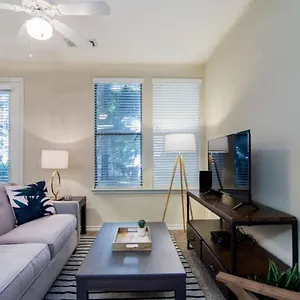  Apartment Walk To Downtown Memphis!